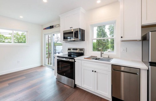 Laconia Cottage | Lakeside Cottage Retreat – 4 Loft Style Cottages with Dock Slip - Weirs Beach