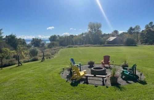 Westport House | Lakeside cottage with lake and mountain views, boat launch access & amenities.