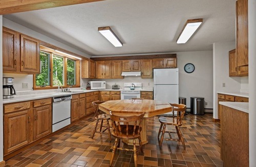Lyman House | Lakeside Elegance: Newly Renovated Retreat on Kennebunk Pond