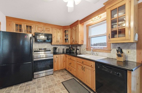 Bristol House | Lakeside House | Fire Pit + Direct Lake Access