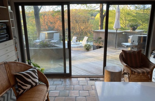 Bedford House | Lakeside luxury, nestled in nature -1 hr north of NYC