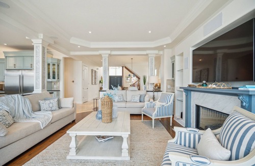 Stoney Creek Villa | Lakeside – Luxury Waterfront Retreat with Skyline Views