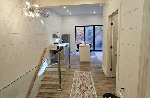 Armour Cottage | LAKESIDE MELODY - WHERE NATURE AND LUXURY BLENDS 6 Bed-3.5 Baths Sleeps up to 15