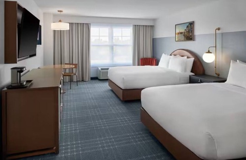 Canandaigua Hotel | Lakeside Retreat with Outdoor Pool, Hot Tub, and Stunning Sunset Views