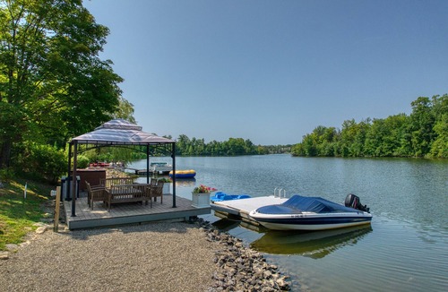 Athens House | Lakeside Retreat with private beach!