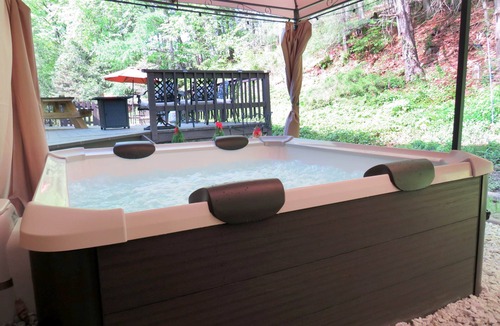 Brookfield House | Lakeside/Sleeps24+/HotTub/GameRoom/Private 2Acres