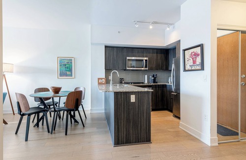 Humber Bay Shores Condo | Lakeview Condo in New Luxury Building Free Parking