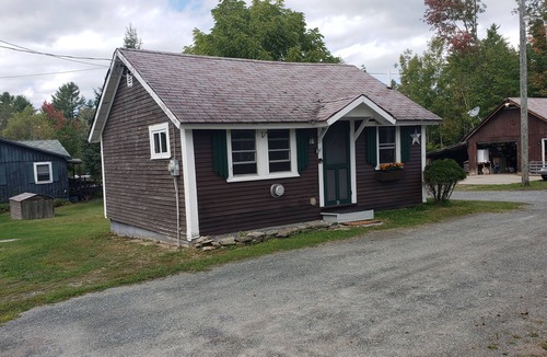 Whitefield Cottage | Lakeview cottage on Mirror Lake Cottage #4