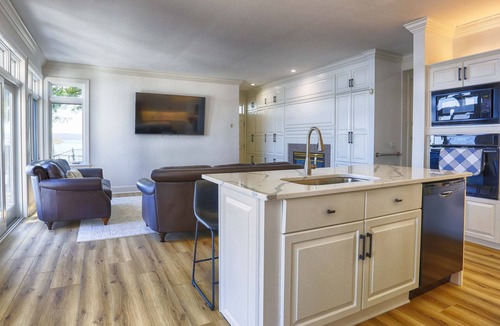 Canandaigua House | Lakeview Heaven - Elegant Canandaigua Lake Getaway | Dock + Hot Tub