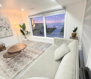Stoney Creek Villa | Lakeview retreat near Toronto and Niagara