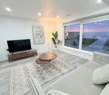 Stoney Creek Villa | Lakeview retreat near Toronto and Niagara