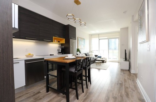 Humber Bay Shores Condo | Lakeview Sunny, close to downtown and airport
