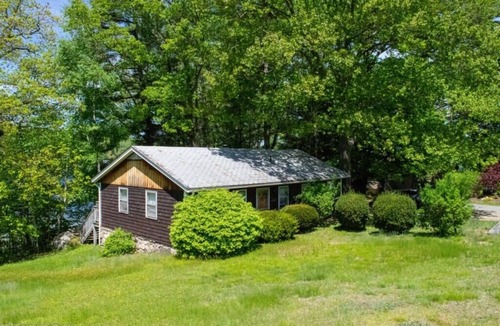 Newbury House | Lakewood Cottage Summ