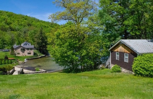 Newbury House | Lakewood Cottage Summ