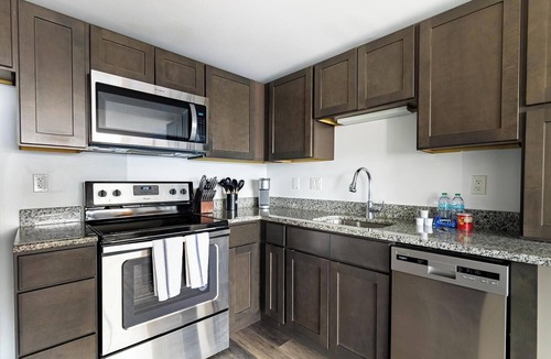 Downtown Hartford Apartment | Landing | Amazing 1BD, Yoga Studio, Game Room