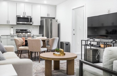 Spruce Hill Apartment | Landing | Amazing 2BD, Gym