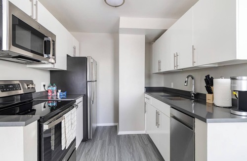 Downtown Apartment | Landing | Beautiful 1BD, Gym