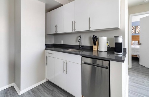 Downtown Apartment | Landing | Beautiful 1BD, Gym