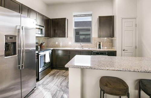 Windsor Apartment | Landing | Beautiful 2BD, Clubhouse, Gym