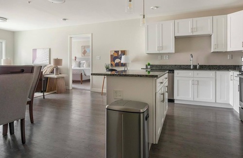 Vernon Apartment | Landing | Chic 2BD, Yoga Studio, Gym