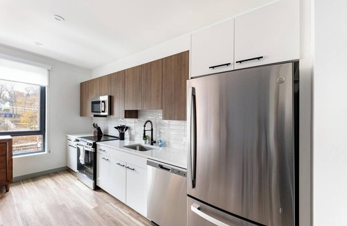 Haverhill Apartment | Landing | Chic Studio, Gym, Pool