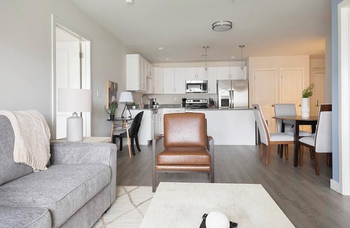 Vernon Apartment | Landing | Incredible 2BD, Yoga Studio, Game Room