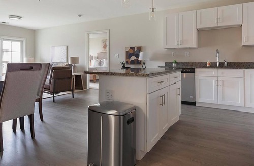 Vernon Apartment | Landing | Incredible 2BD, Yoga Studio, Game Room