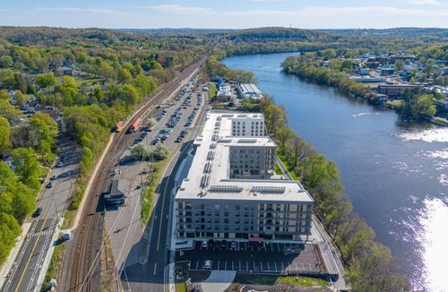 Haverhill Apartment | Landing | Modern 1BD, Gym, Pool