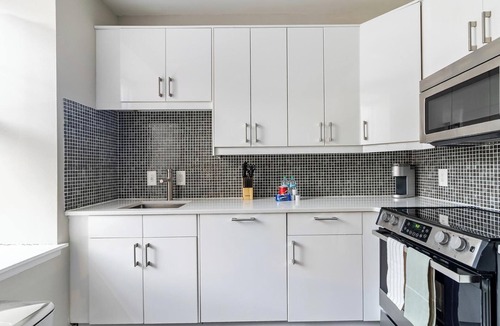 Downtown Apartment | Landing | Modern 1BD, Gym