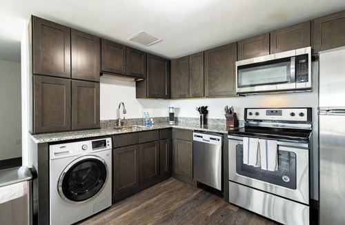 Downtown Hartford Apartment | Landing | Modern 1BD, Gym, Pool
