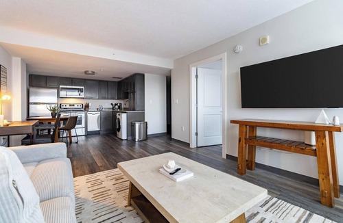Downtown Hartford Apartment | Landing | Modern 1BD, Gym, Game Room