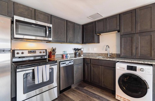 Downtown Hartford Apartment | Landing | Modern 1BD, Gym, Game Room
