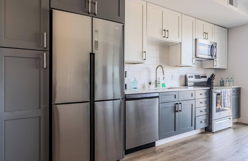 Ithaca Apartment | Landing | Modern Studio, Gym