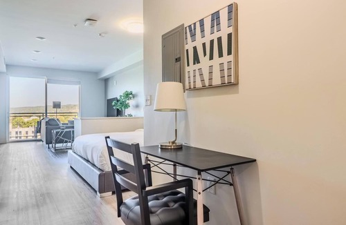 Ithaca Apartment | Landing | Modern Studio, Gym