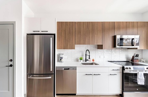 Haverhill Apartment | Landing | Modern Studio, Pool, Gym