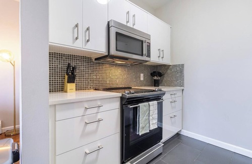 Downtown Apartment | Landing | Spectacular 1BD, Gym