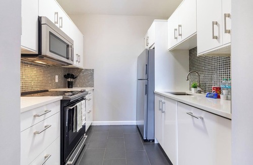 Downtown Apartment | Landing | Spectacular 1BD, Gym