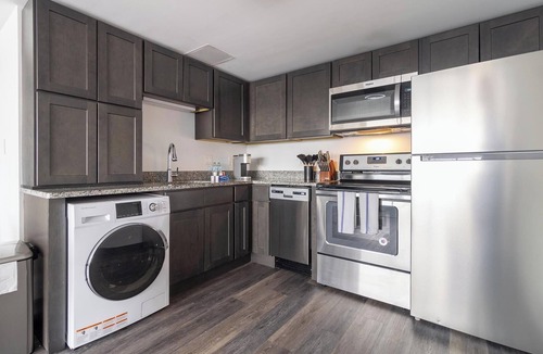 Downtown Hartford Apartment | Landing | Spectacular 1BD, Gym, Pool