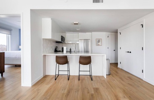 Hackensack Apartment | Landing | Spectacular 2BD, Courtyard