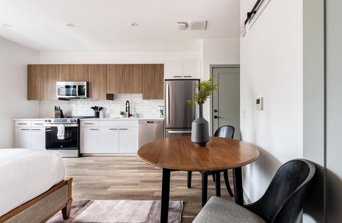 Haverhill Apartment | Landing | Spectacular Studio, Pool, Gym