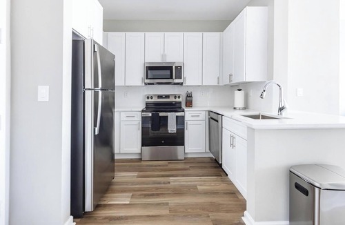 Raritan Apartment | Landing | Stunning 1BD, Tennis Court, Pool