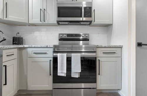 Spruce Hill Apartment | Landing | Stunning 2BD, Clubhouse, Gym