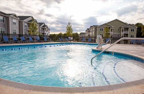 Vernon Apartment | Landing | Stunning 2BD, Game Room, Yoga Studio