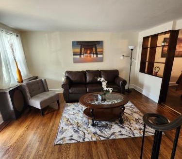 Primos Secane Apartment | Lansdowne Gem