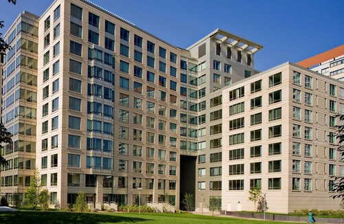West End Apartment | Large 1 Bedroom In West End, right by MGH, MIT, Harvard, parks. W/D in suite