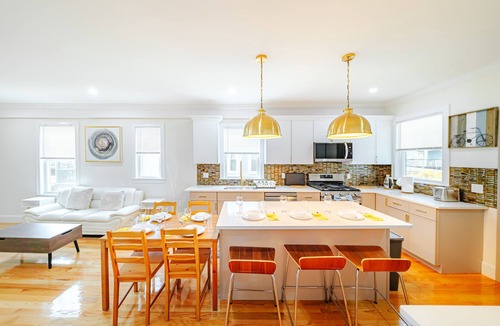 St. Marks Apartment | Large 3BR Pet-Friendly Apt w/Free Parking Near Red Line-Downtown Boston 82
