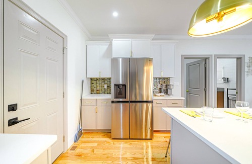 St. Marks Apartment | Large 3BR Pet-Friendly Apt w/Free Parking Near Red Line-Downtown Boston 82