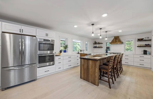 Bristol House | Large 4 bdrm Family home, sleeps 10! 12ft family dining table.