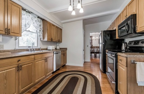 Ocean Park Cottage | Large, 4 Bedroom, oceanview home, directly across the street from the sandy Kinney Shores beach