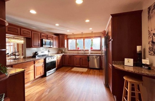 West Dover House | Large 7BR Chalet by Mt Snow Hot Tub Fire Pit